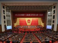 十三届全国人大一次会议举行第六次全体会议