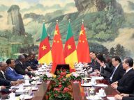 李克强会见喀麦隆总统比亚