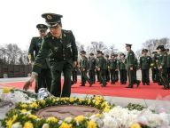 清明节：烈士陵园缅怀先烈