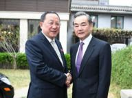 王毅会见朝鲜外相李勇浩