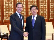 栗战书会见荷兰首相吕特