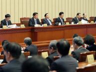 栗战书主持全国人大会议闭幕会