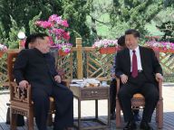 习近平同朝鲜劳动党委员长金正恩在大连举行会晤