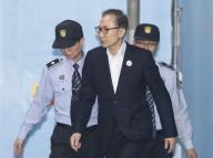 韩国前总统李明博出庭受审