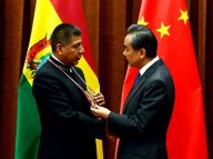 王毅同玻利维亚外长瓦纳库尼会谈