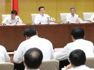韩正：确保按时足额发放养老金