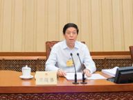 栗战书主持全国人大常委会会议