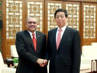 栗战书会见南非国民议会事务主席