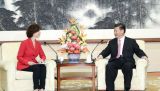 习近平会见联合国教科文组织总干事阿祖莱