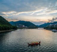 浙江建德：17℃江水送清凉