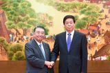 栗战书与日本众议长大岛理森举行会谈