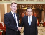 李克强会见英国外交大臣亨特