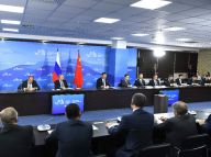 习近平和俄罗斯总统普京共同出席中俄地方领导人对话会