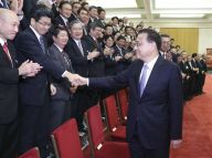李克强会见日本经济界代表团