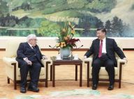 习近平会见美国前国务卿基辛格