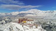 拉萨迎来今冬第一场雪