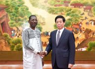栗战书与布基纳法索国民议会议长萨康德举行会谈