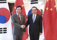 李克强会见韩国总理李洛渊