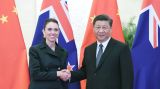 习近平会见新西兰总理阿德恩