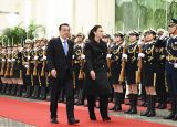 李克强同新西兰总理阿德恩举行会谈