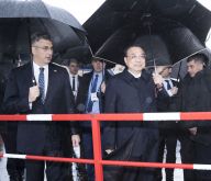 李克强和克罗地亚总理普连科维奇共同考察佩列沙茨大桥项目