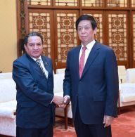 栗战书会见萨尔瓦多国民议会第一副议长奥兰特斯