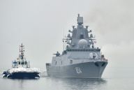 来华参加多国海军活动的外国军舰抵达青岛