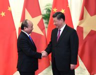 习近平会见越南政府总理阮春福