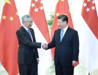 习近平会见新加坡总理李显龙