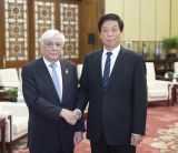 栗战书会见希腊总统帕夫洛普洛斯