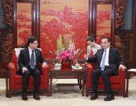 李克强会见新加坡副总理兼财政部长王瑞杰