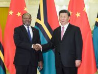 习近平会见瓦努阿图总理萨尔维