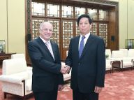 栗战书会见奥地利联邦议会议长阿佩