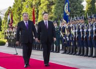 习近平同塔吉克斯坦总统拉赫蒙会谈