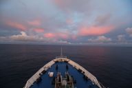 远望3号船穿越赤道驶向测控任务海域