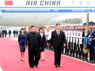 习近平抵达平壤开始对朝鲜民主主义人民共和国进行国事访问