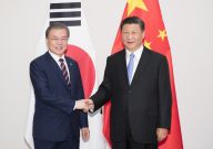 习近平会见韩国总统文在寅