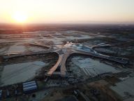 空中瞰北京大兴国际机场“成长”