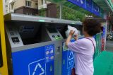 北京：智能垃圾柜亮相居民区 垃圾分类用上“人脸识别”