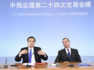李克强与俄罗斯总理梅德韦杰夫共同会见记者