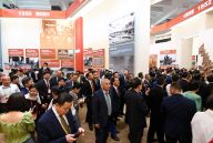 海外侨胞受邀参观成就展感受70年巨变