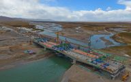 青海湖湟鱼洄游河道架起“生态公路桥”