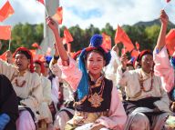 西藏：千人锅庄颂祖国