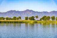 北京：金秋野鸭湖景色美如画