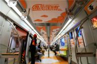 国博走出展厅，亮相地铁一号线与乘客零距离接触