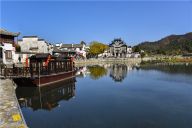 安徽黄山：西递古村游人醉