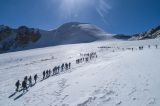 拉萨人周末怎么过？六千米雪山走一走