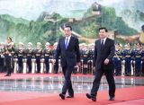 李克强同老挝总理通伦举行会谈