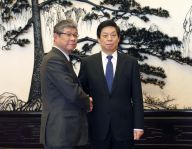 栗战书会见日本众议院代表团