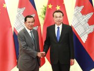 李克强会见柬埔寨首相洪森